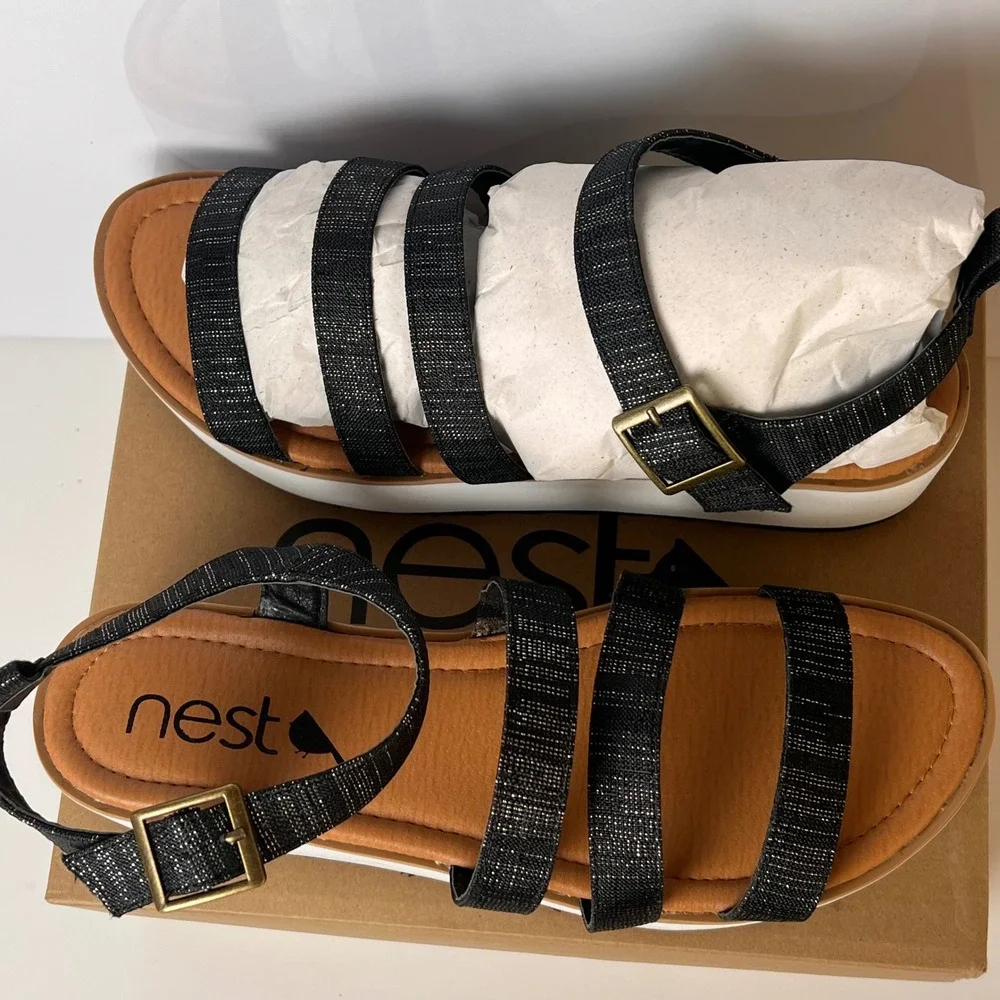Nest Kauai Platform‎ Sandals Black Strappy Buckle Detail Women's Shoes